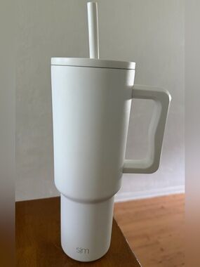 Simple Modern tumbler